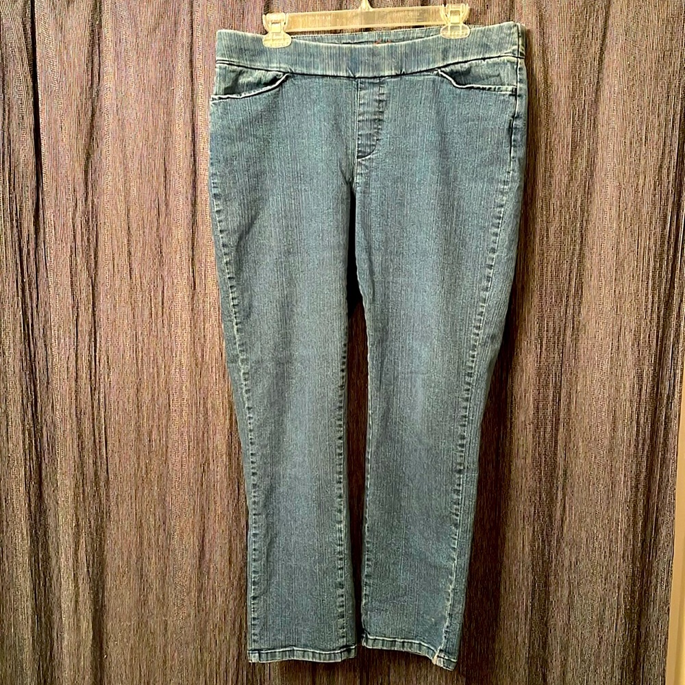 CHIC Classic Pull On Jeans